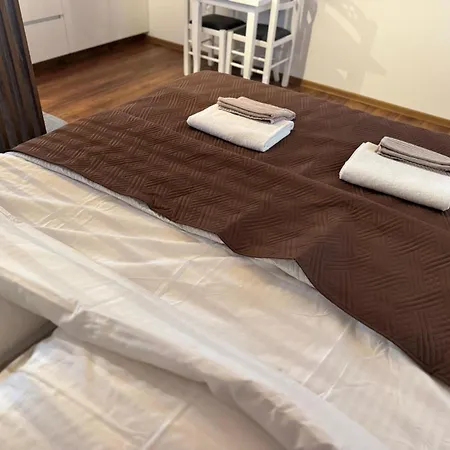 Airport Jelena Apartamento