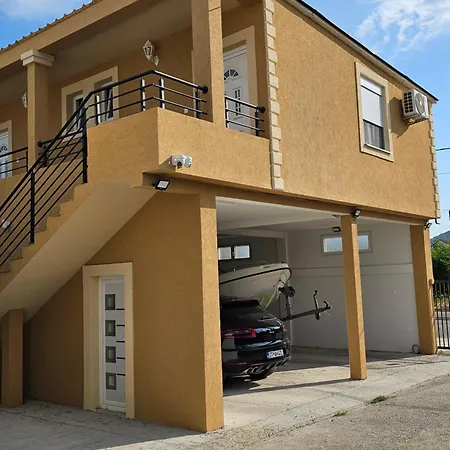 Airport Jelena Apartamento Podgorica